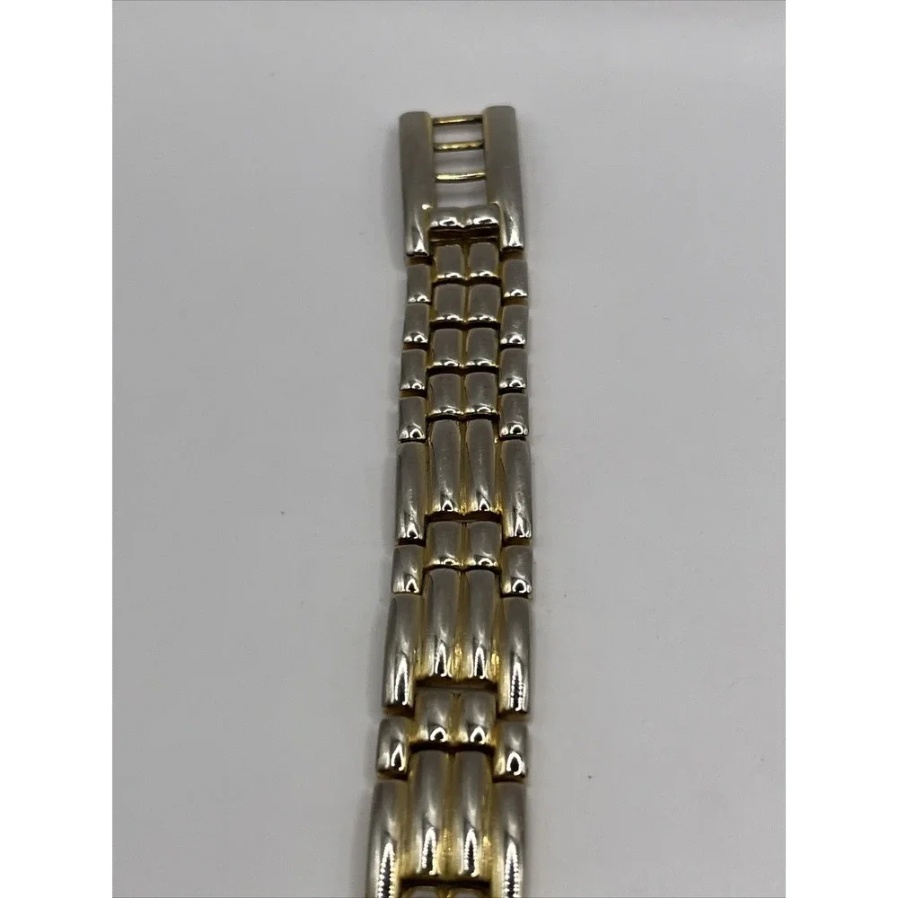Avenue‎ Women's Quartz Watch Pearl Dial 26mm Case- New Battery